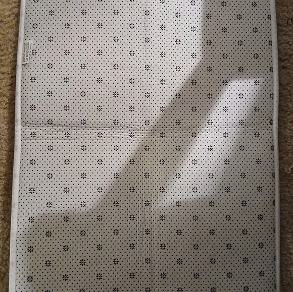 Wooden Door-4pcs (Shower Curtain/Bath Rug/U-Shape Mat/Toilet Cover)-(New Cond.) - Picture 13 of 14